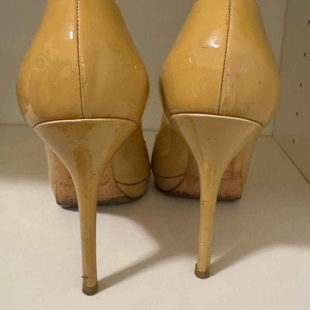 Jimmy Choo - Picture 3 of 5